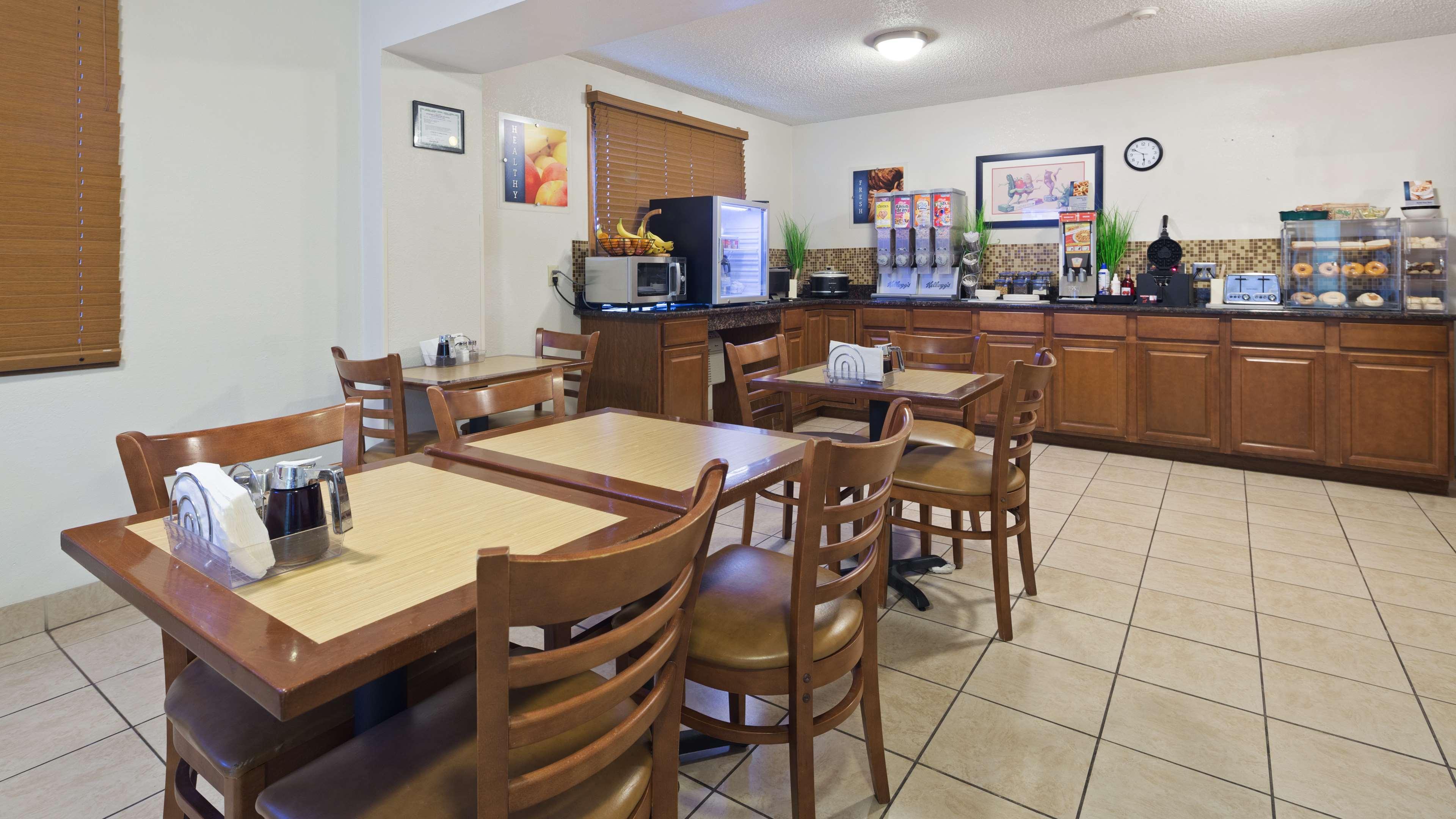 Best Western Mount Pleasant Inn Exterior photo